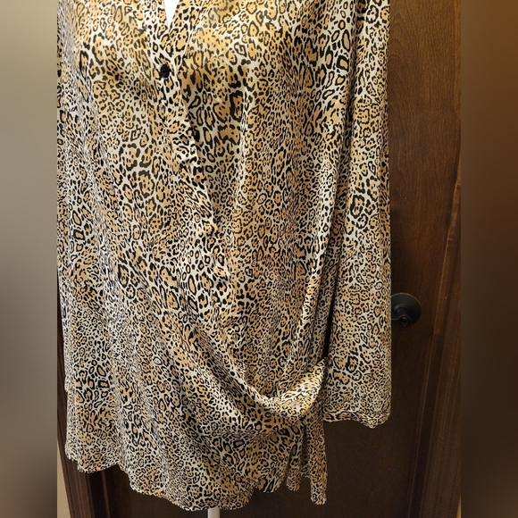 Chico's Leopard Print Button-Up Convertible Blouse NWT - Picture 4 of 15